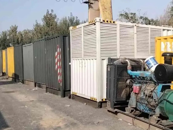 枫木镇200KW柴油发电机机组每小时油耗是多少？